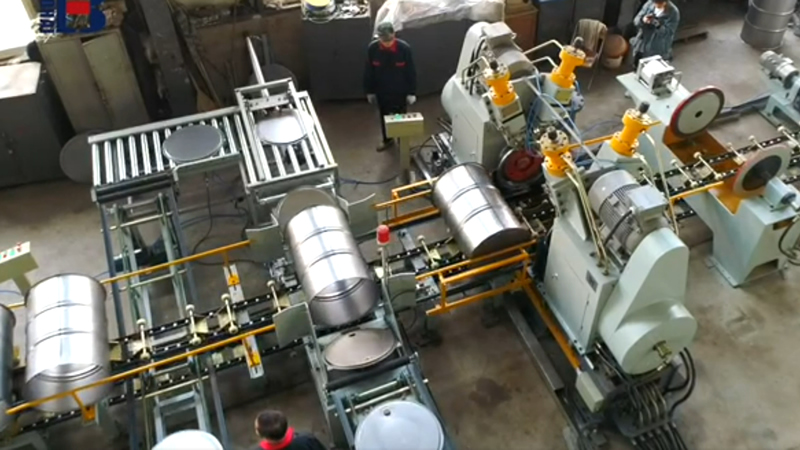 Ligne de production de fûts en acier