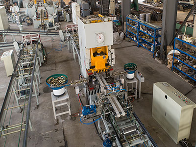 Equipement de fabrication de fûts en acier à grande vitesse